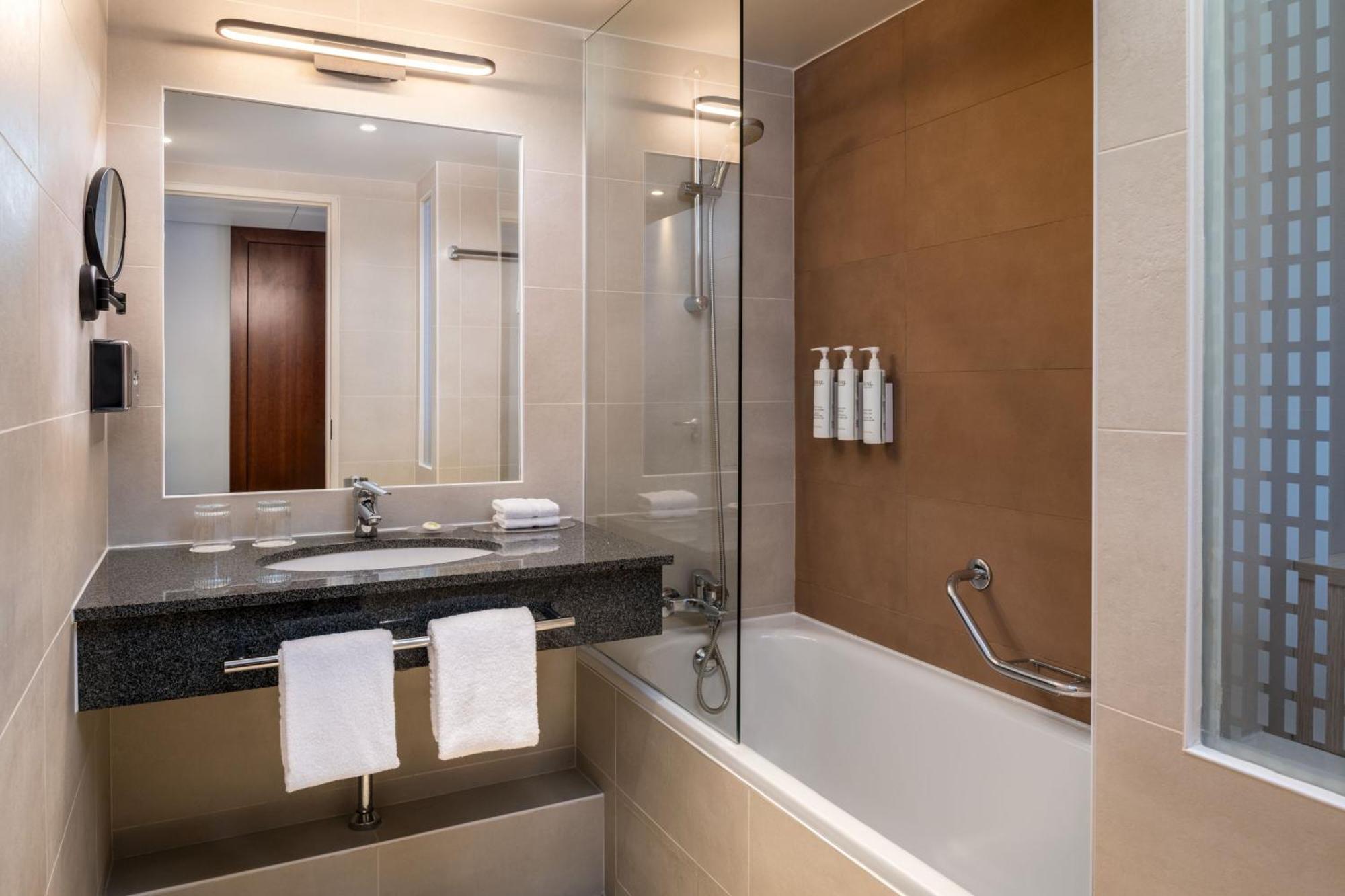 Hotel Courtyard By Marriott Paris La Defense West - Colombes 4*